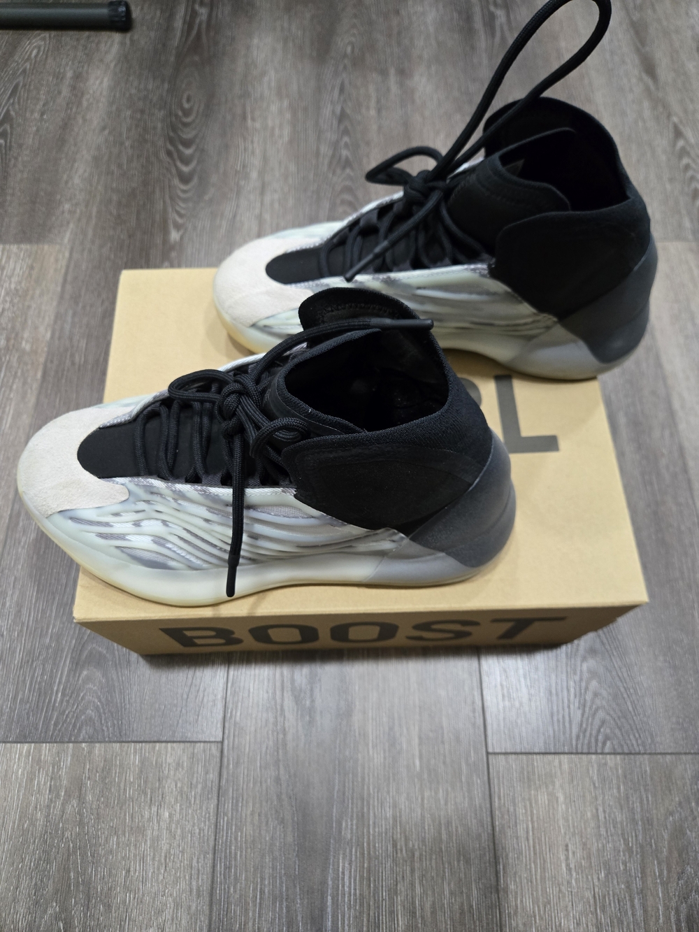 adidas YZY BSKTBL Shoe Box in Brown Cardboard